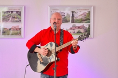 ©ThomasLein - Burkhard Peine an der Gitarre