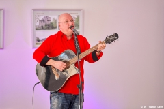 ©ThomasLein - Burkhard Peine an der Gitarre