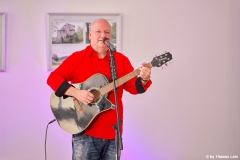 ©ThomasLein - Burkhard Peine an der Gitarre