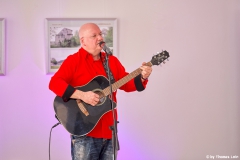©ThomasLein - Burkhard Peine an der Gitarre