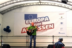 Burkhard Peine singt live vor den Gästen