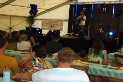 Burkhard Peine singt live vor den Gästen