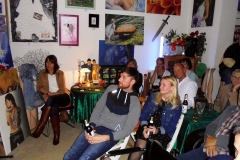 Burkhard Peine singt live vor den Gästen