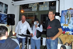 Burkhard Peine singt live vor den Gästen