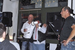 Burkhard Peine singt live vor den Gästen
