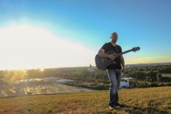 Burkhard Peine mit Gitarre