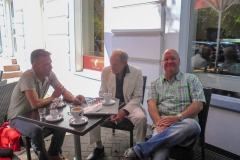 Burkhard Peine mit Michael Mendl bei der Besprechung zum Videodreh