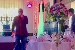 Burkhard Peine singt