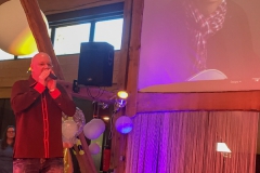 Burkhard Peine singt