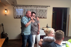 Burkhard Peine singt