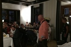 Burkhard Peine vor den Gästen