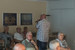 Burkhard Peine singt
