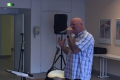 Burkhard Peine singt