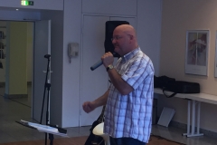 Burkhard Peine singt